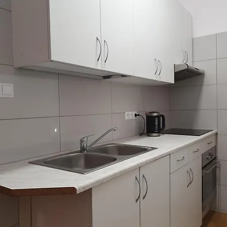 Apartman Z Ogrodem I Parkingiem Poludnie *